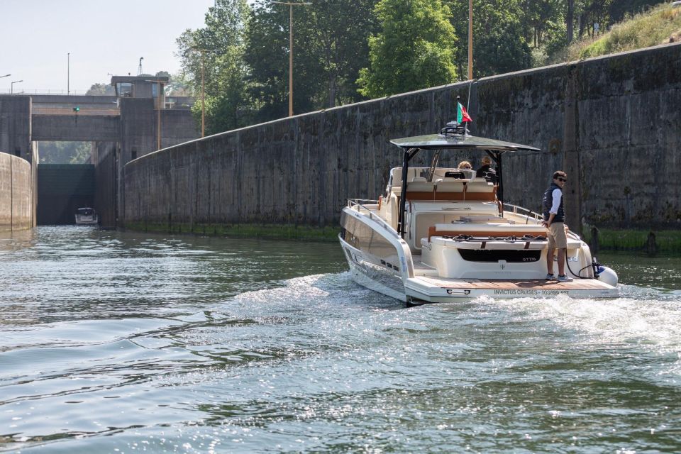 Porto: FULLDAY Private Luxury Yacht in the Douro - Common questions
