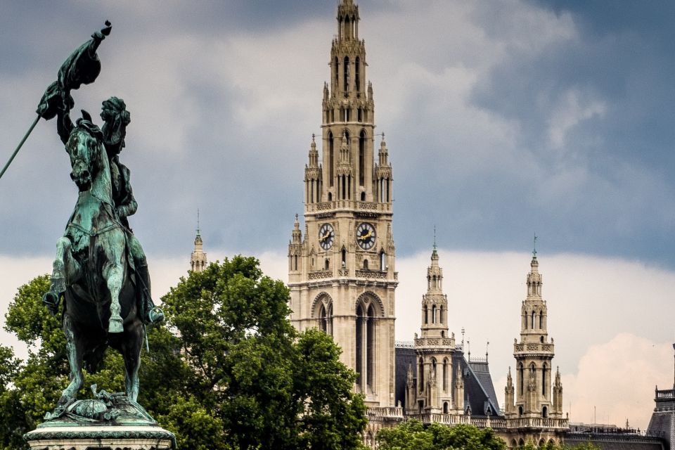 Vienna: First Discovery Walk and Reading Walking Tour - Walking Route and Distance