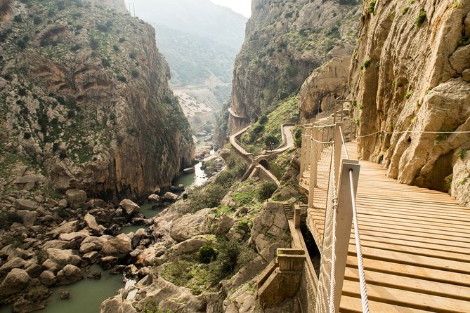 Caminito Del Rey Small Group Tour From Malaga With Picnic - Expert Guide and Picnic Inclusions