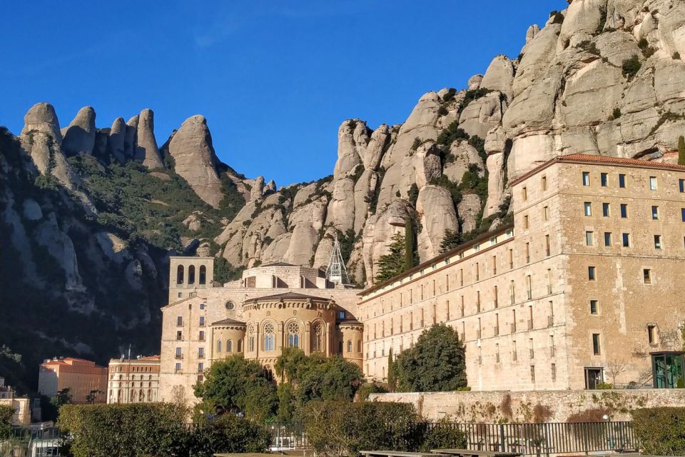 From Barcelona: Montserrat Private Guided Tour and Cable Car - Directions and Important Information