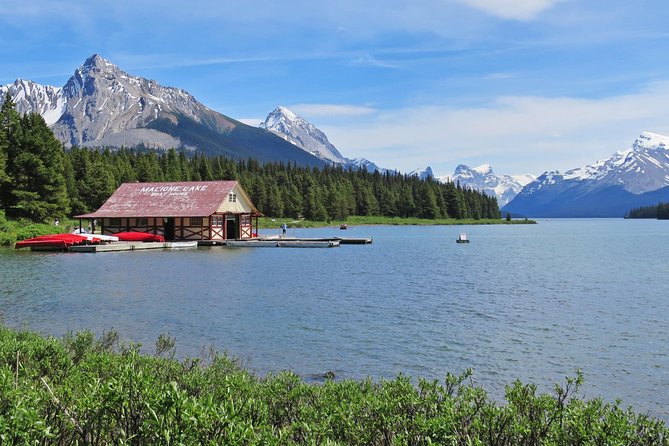 Jasper Wildlife and Waterfalls Tour With Maligne Lake Hike - Common questions