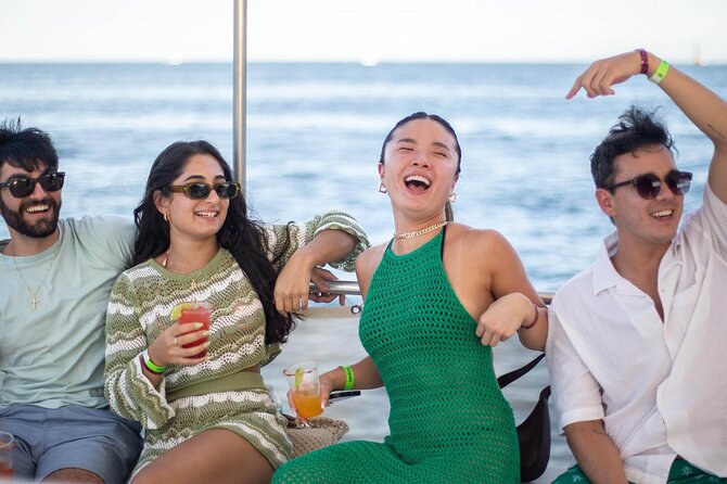 Sunset Party Cruise in Los Cabos Aboard the Pez Gato - Entertainment and Amenities
