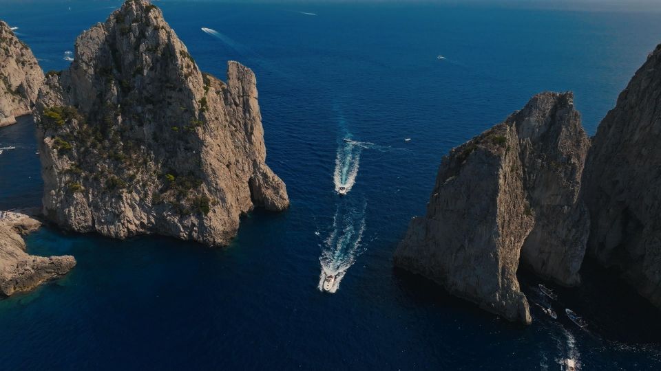Capri Positano and Amalfi Boat Tour: Free Bar and Aperitizer - Gift Option