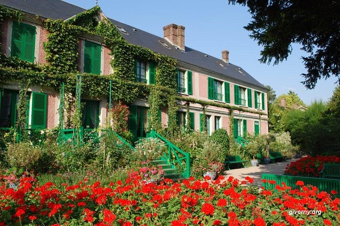 Giverny and Versailles Full Day Private Guided Tour Wih Hotel Pickup - Itinerary Details