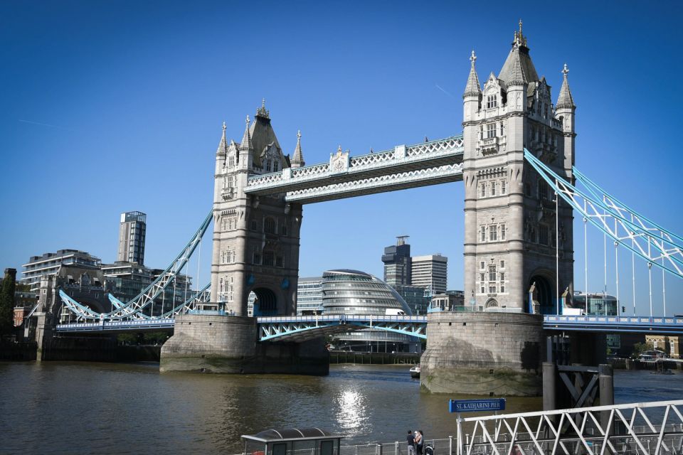 London: Top 15 Sights Walking Tour and Tower Bridge Exhibit - Tower of London