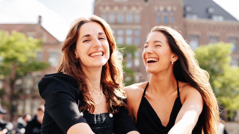 Amsterdam: Professional Photoshoot at Dam Square. - Key Points