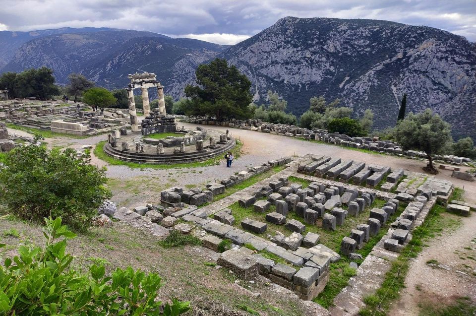 Athens to Delphi & Arachova Private Guided Tour With Lunch - Key Points