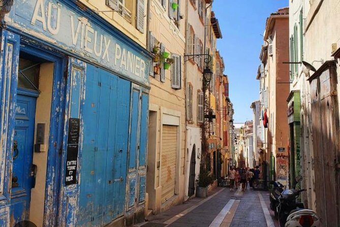 Discover the Old Streets, Monuments and Markets in Marseille. - Key Points