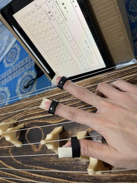 Experiential Lesson of the Japanese Instrument "Koto" - Key Points