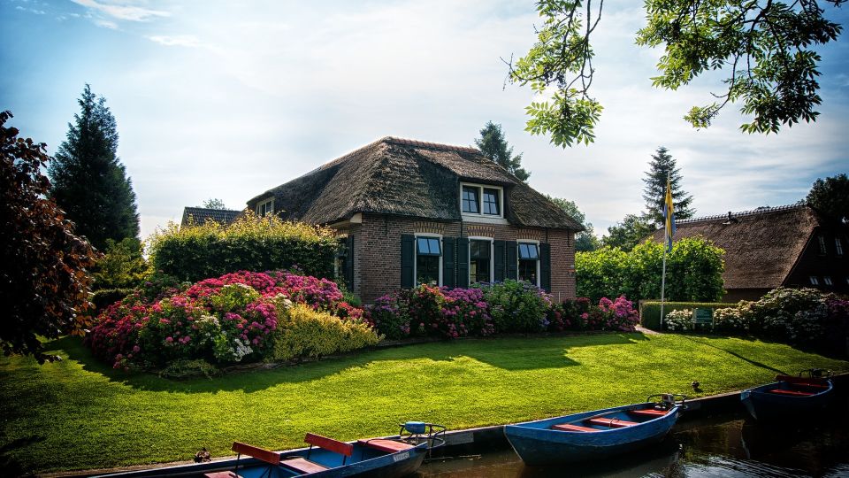 From Amsterdam: Private Sightseeing Tour to Giethoorn - Key Points