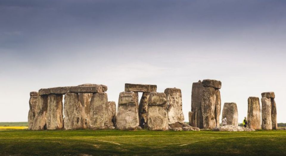 From Bristol: Stonehenge and Cotswold Villages Day Tour - Key Points