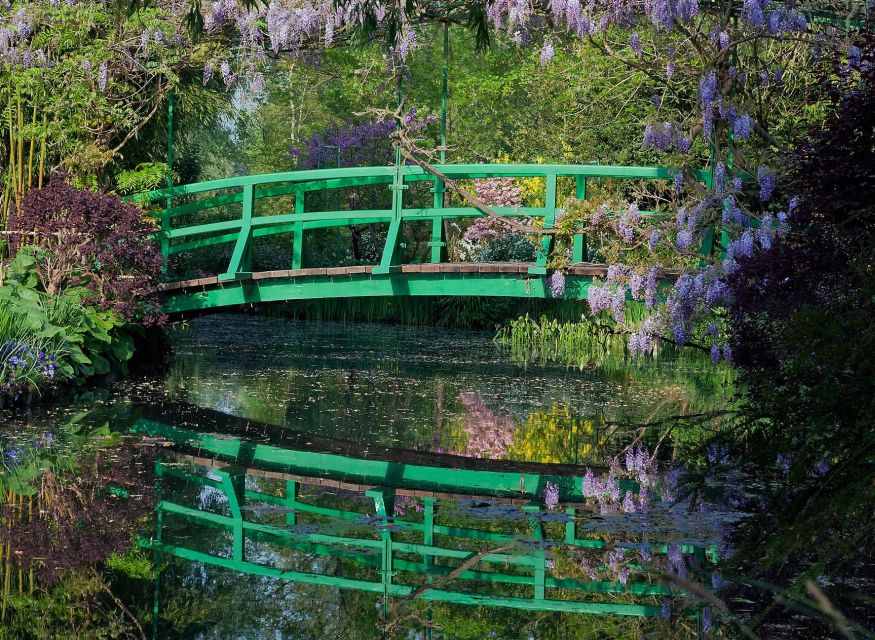 Paris: Transport and Visit Giverny Claude Monet 7 People - Key Points