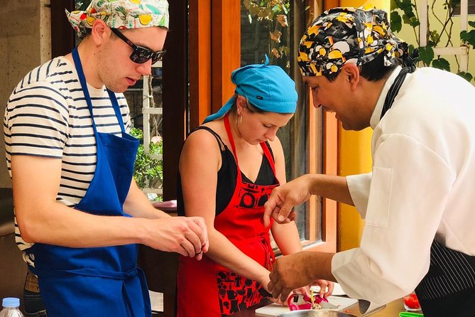 Peruvian Cooking Class Piscosour Class Visit the Local Market - Key Points