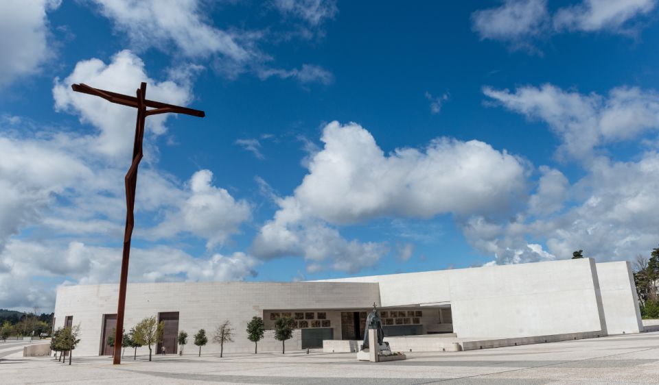 Private 6-Hour Tour of Fatima From Porto With Hotel Pick up - Key Points