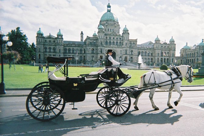 Private 75-Minute Horse & Carriage History Tour of Victoria