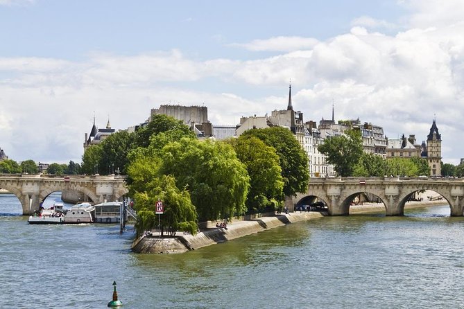 Sainte Chapelle and Central Paris Private Tour - Key Points