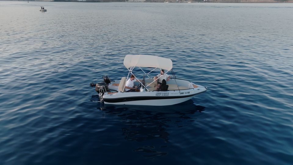 Santorini: Rent a Boat - License Free - Key Points