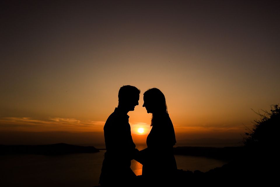 Santorini: Sunset Photo Shoot With a Personal Photographer - Key Points