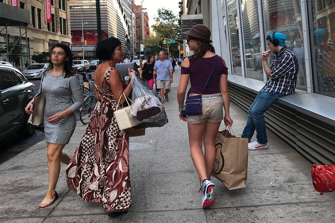 Semi-Private Secondhand Vintage Fashion Tour in New York City - Key Points