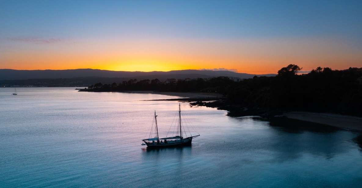 Sunset in Schooner Sailing Vigo Ria - Key Points
