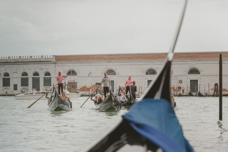 Venice: Private Gondola Ride With Photo Shoot - Key Points