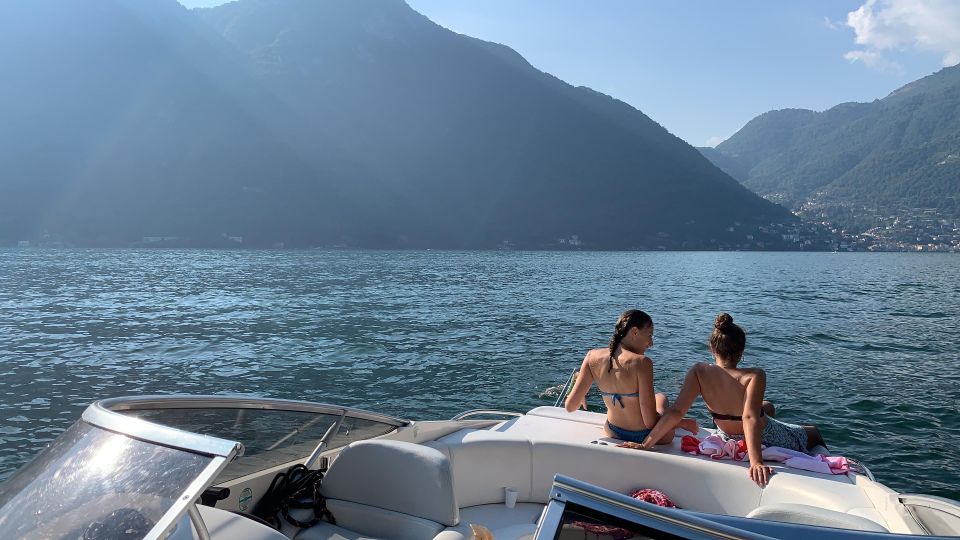 1 or 2 Hours Private Boat Tour on Lake Como With Prosecco - Language Options