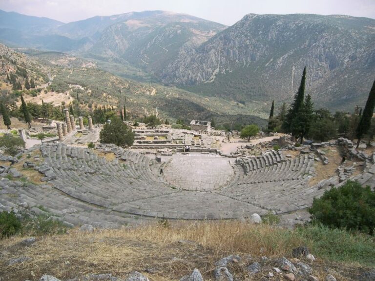2 Days Spanish Guided Tour in Delphi and Meteora