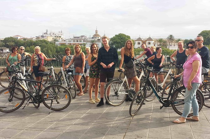 3-Hour Guided Bike Tour Along the Highlights of Seville