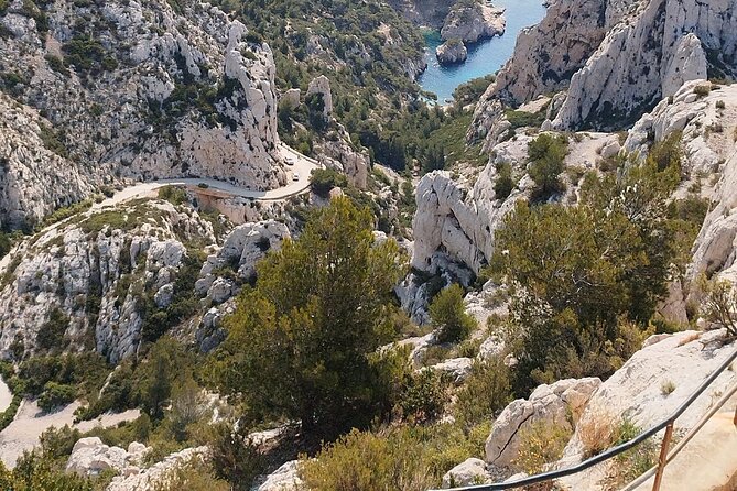 5-Hour Hiking Tour in the Calanque National Park of Marseille - Tour Itinerary