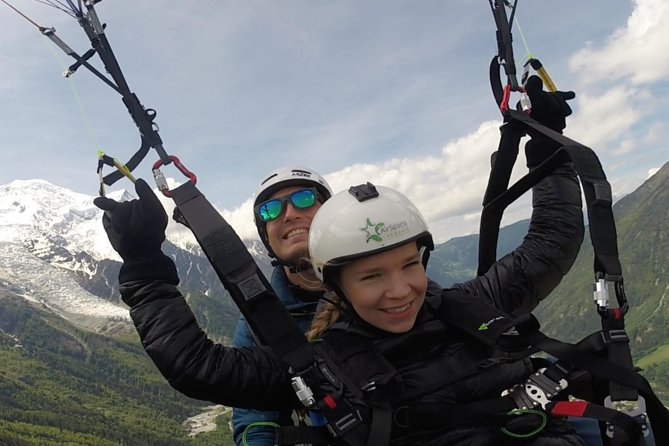 Acrobatic Paragliding Tandem Flight Over Chamonix