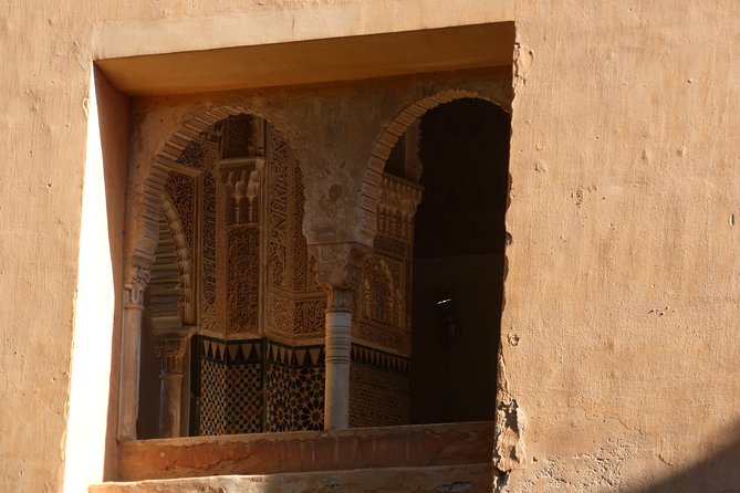 Alhambra & Generalife Skip the Line Premium Tour Including Nasrid Palaces - Tour Location and Description