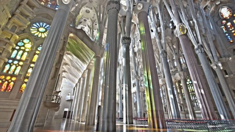 Barcelona: Sagrada Familia and Park Güell With Hotel Pickup