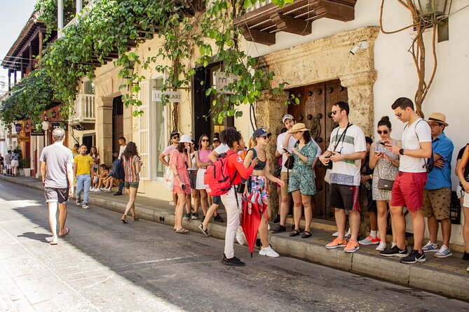 Cartagena Great Center Tour: Walled City and Gethsemane - Tour Meeting Point and Guide Identification