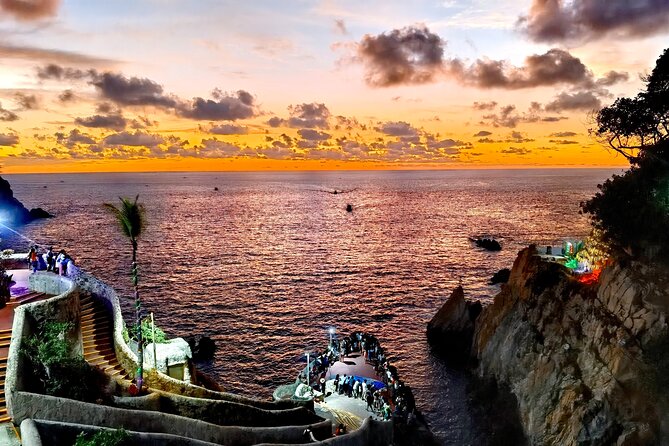 Cliff Diver De Luxe 3 Course Dinner at "La Quebrada" in Acapulco - Pricing and Booking Details