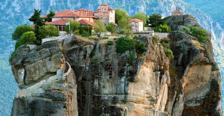 Delphi and Meteora: 3-Day Tour From Athens
