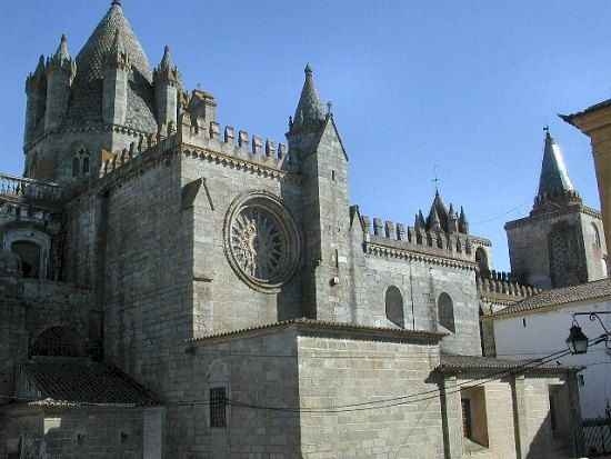 Évora Private Day Trip From Lisbon With Wine Tasting - Tour Highlights