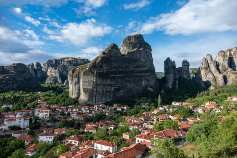 From Athens: Meteora Day Trip With Audioguide & Free Lunch