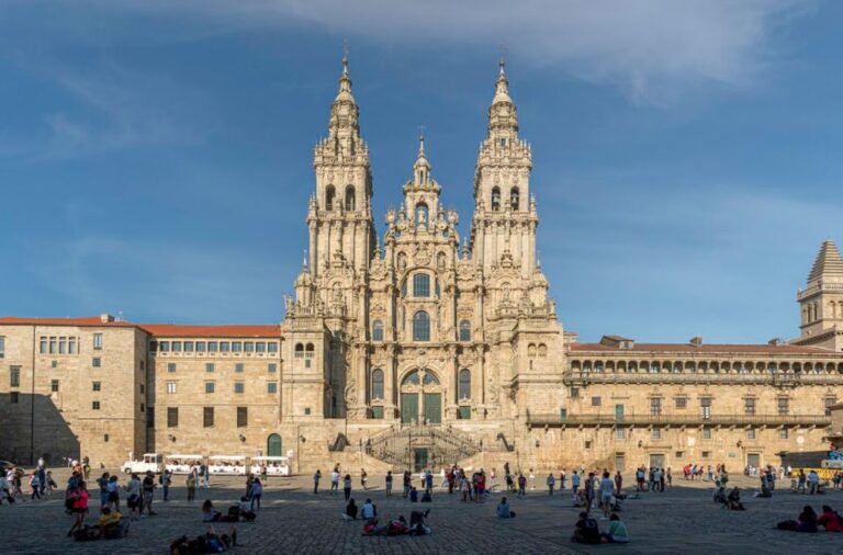 From Porto: Private Sightseeing Santiago Da Compostela Tour