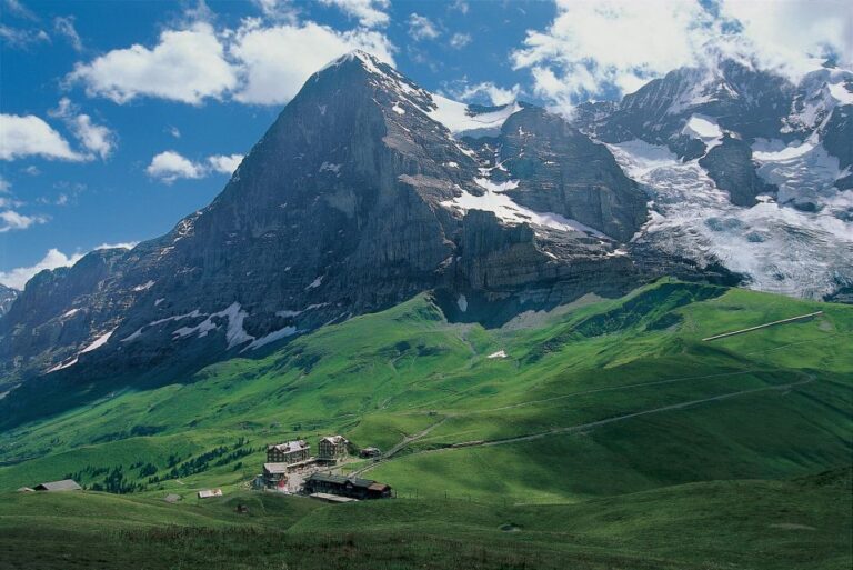 From Zurich: Mount Eiger Day Trip to Kleine Scheidegg