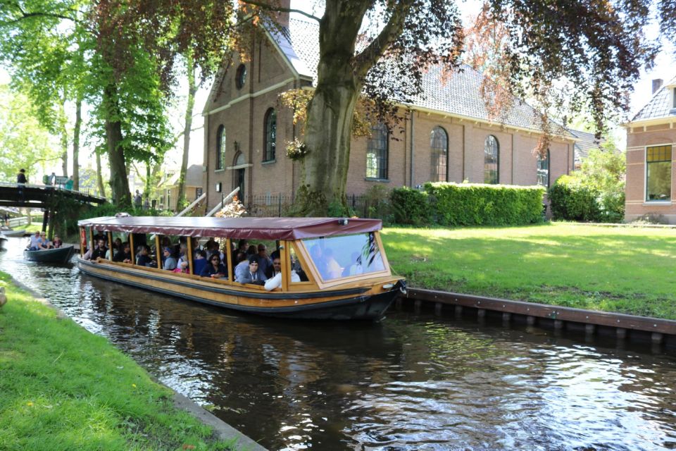 Giethoorn: Private Guided Canal Cruise With Coffee and Tea - Tour Duration & Language Options
