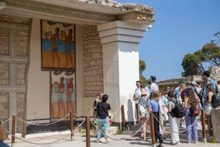 Heraklion: Knossos Self-Guided Treasure Hunt & Tour