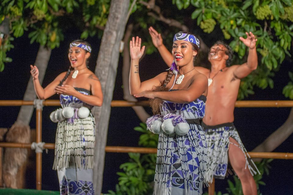 Kailua-Kona: Voyagers of the Pacific Luau With Buffet Dinner - Luau Celebration at Kailua Bay
