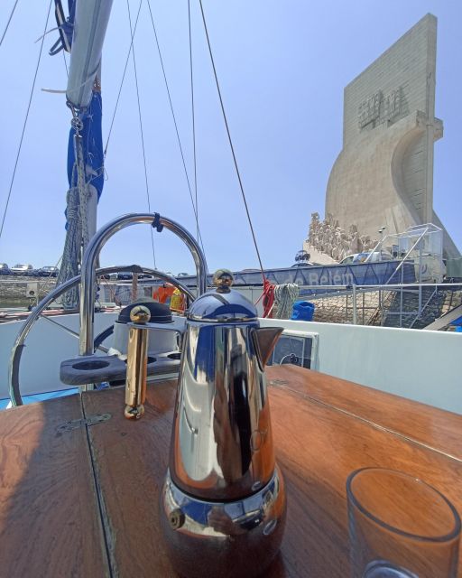 Lisbon: 4h Private Sailing Tour