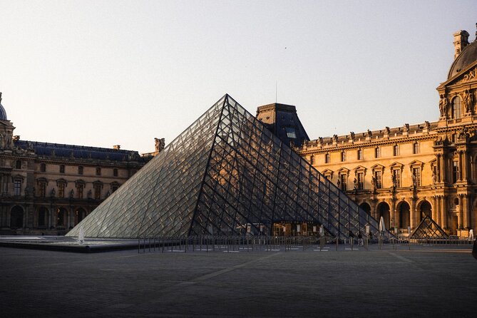 Louvre Museum Private Guided Tour With Hotel-Pickup in Paris