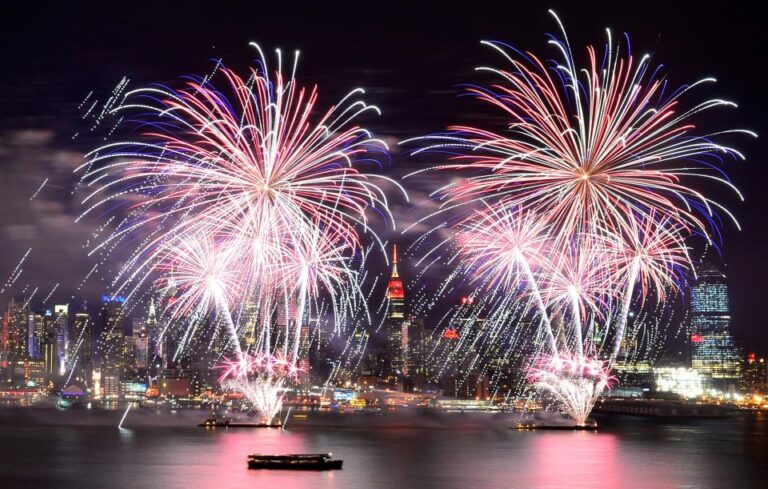 NYC: Circle Line July 4th Fireworks All-Inclusive Cruise