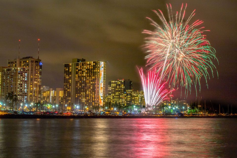 Oahu: Waikiki BYOB Friday Night Fireworks Cruise - Inclusions