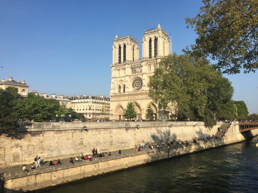 Paris: Explore Île De La Cité With a Local - Benefits of Exploring With a Local