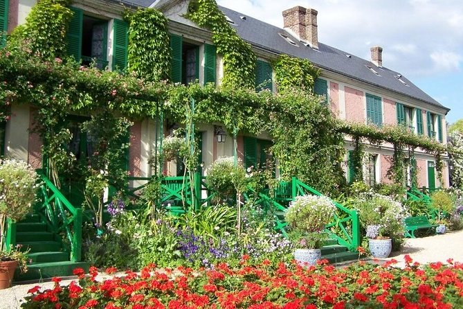 Private 5-Hour Round Transfer to Giverny, Claude Monet Museum From Paris