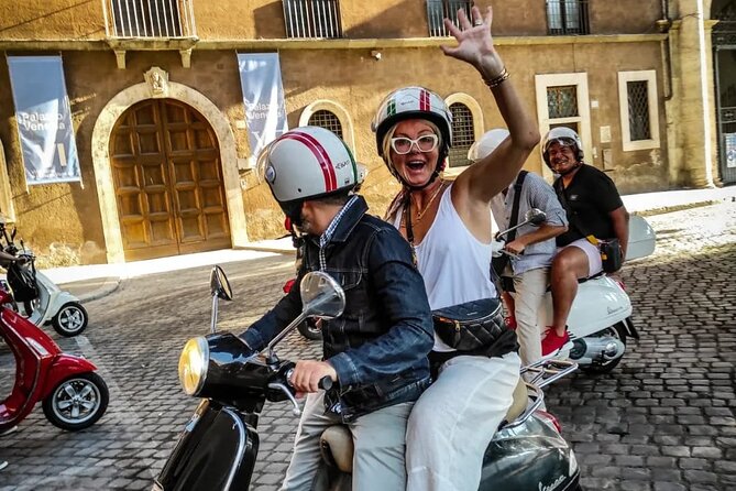 Rome by Vespa: Classic Rome Tour With Pick up