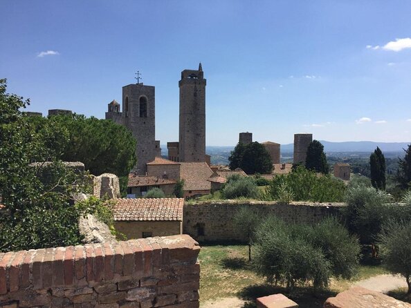 San Gimignano, Siena, Monteriggioni: Fully Escorted Tour, Lunch & Wine Tasting
